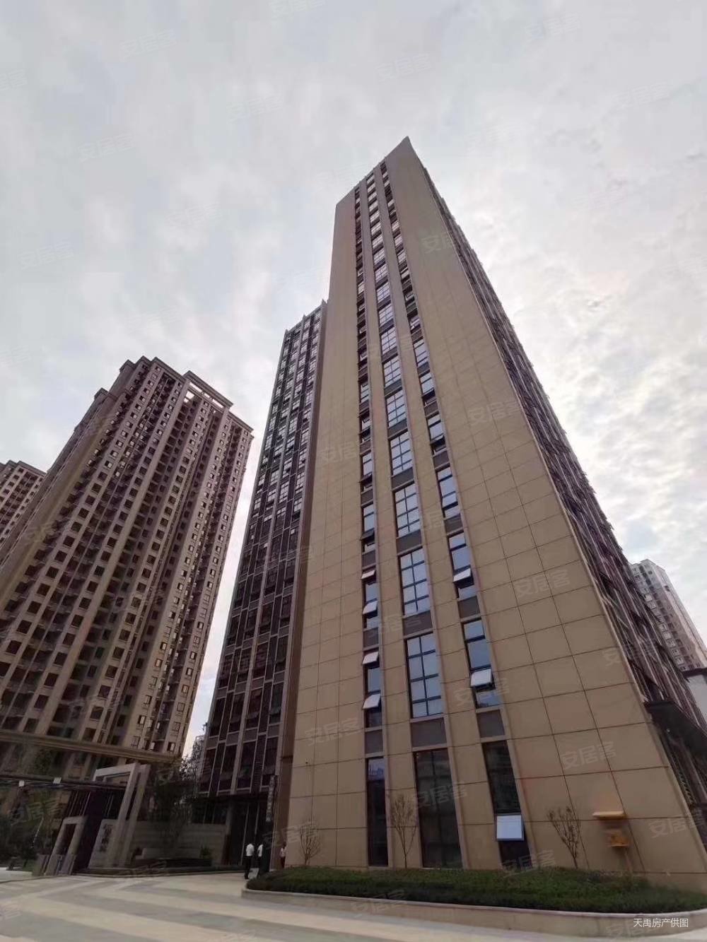 长嘉汇soho1室1厅1卫23㎡南北32万