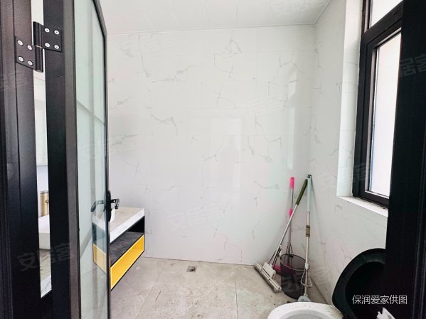 保利西山林语园区中间位置南入户不共院别墅 南北院子