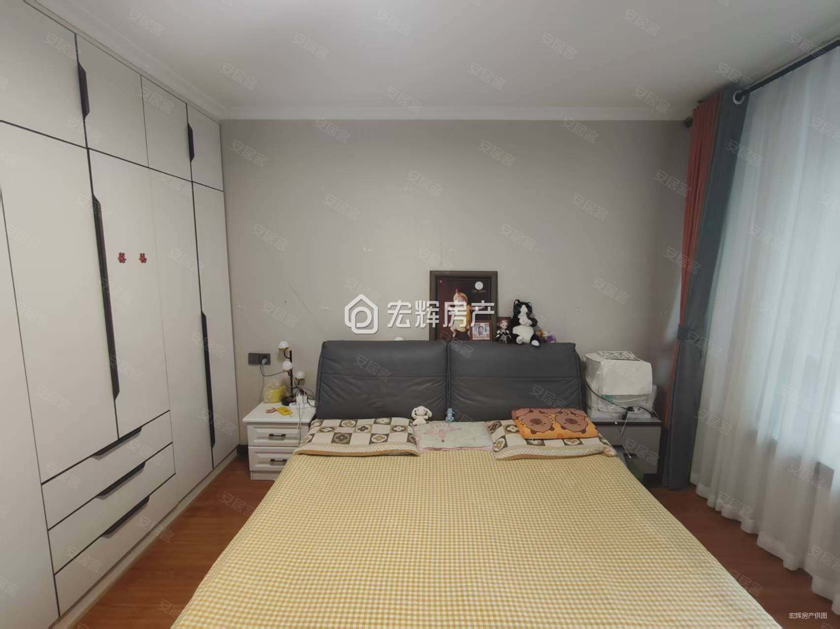 中海河山郡3室2厅2卫128㎡南北159万