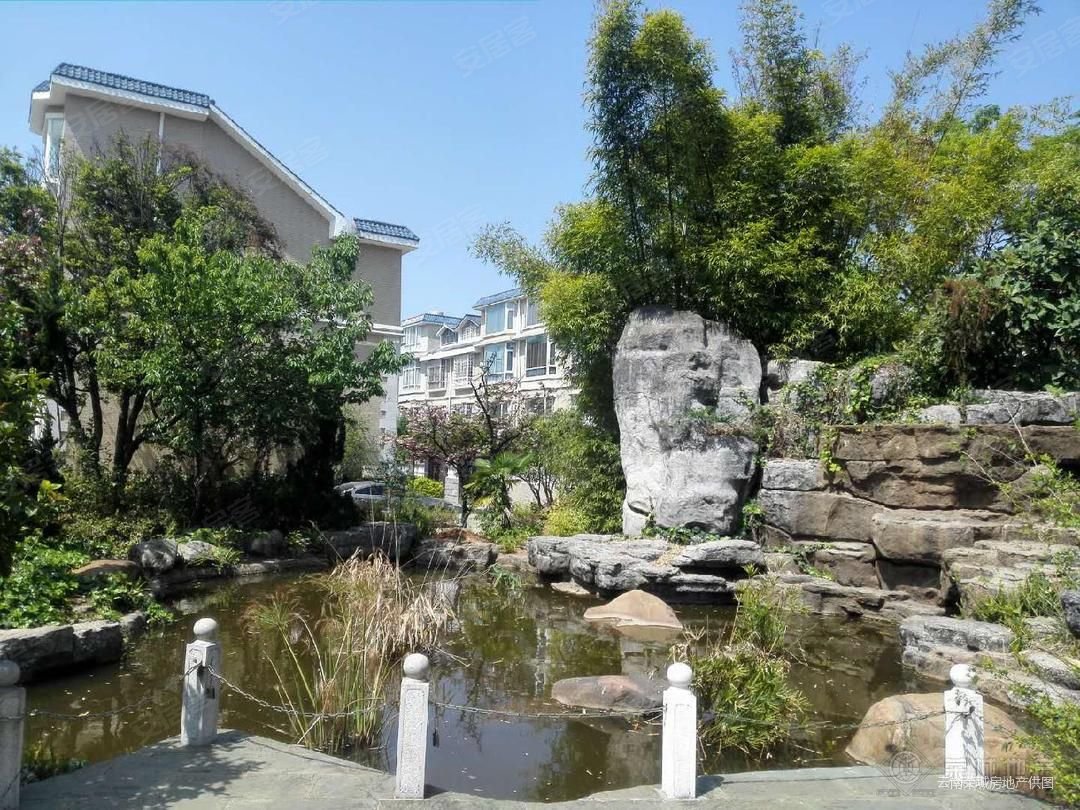 南北向急售,云南省公安边防总队住宅区二手房,548万,7室3厅,3卫,237