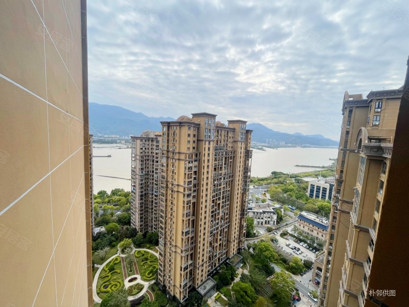 新出世茂御龙湾江景5房看房方便