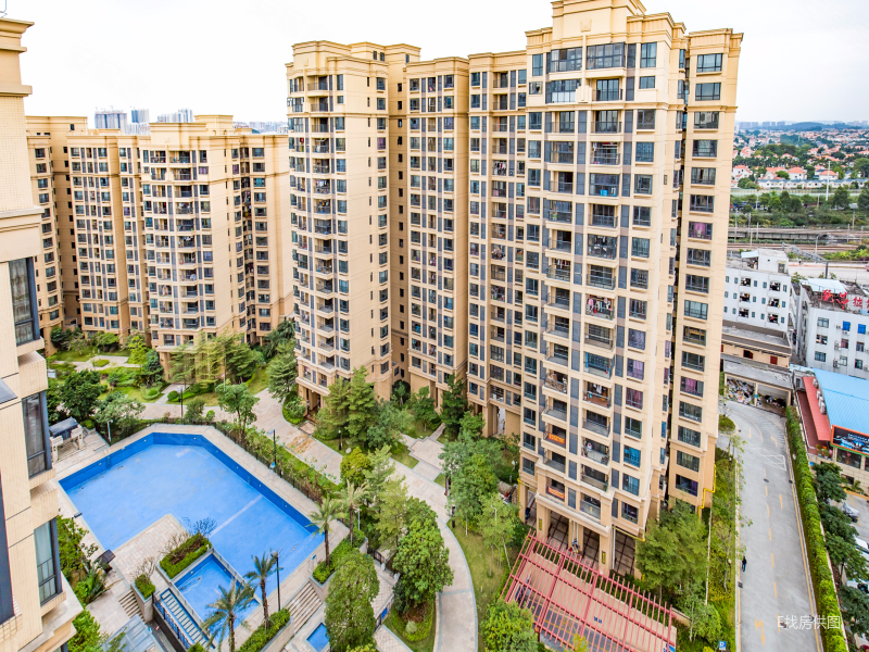 新景豪庭3室2厅1卫99.2㎡北180万