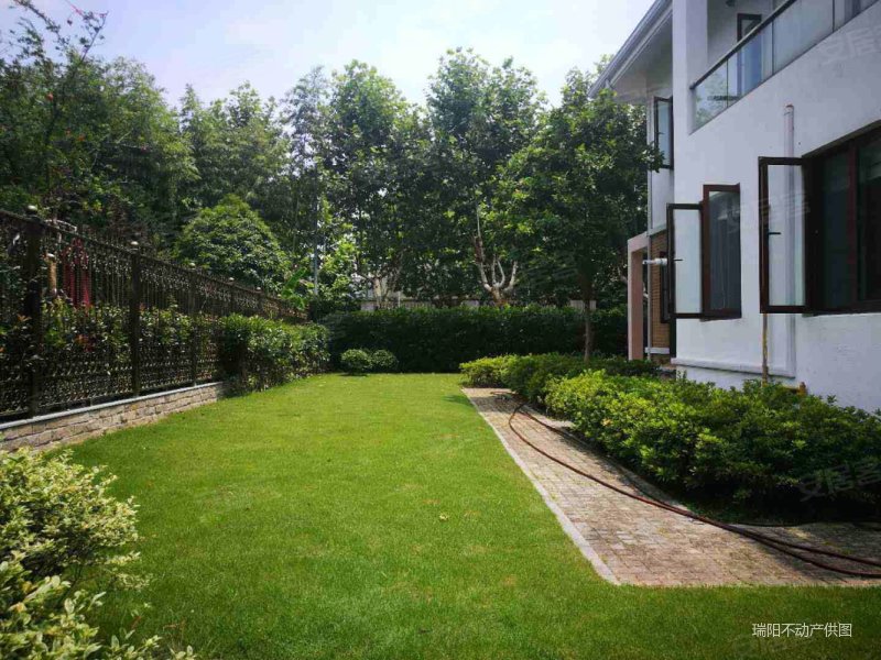 大隐隐于市康桥半岛翠庭别墅占地千平两层独栋几年难出一套