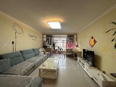 阿拉尔幸福路国际商贸城塔建学府3楼整洁精装三室两厅一卫年租年付出租房源真实图片