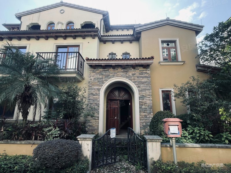 带私人车库带大花园 看房有钥匙,新世纪颐龙湾(一二三期别墅)二手房