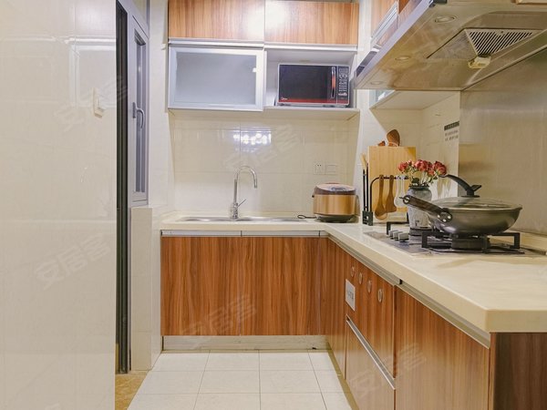 萍乡安源安源城区上海人家上海人家邻近市政府和市医院 精装3房 家具