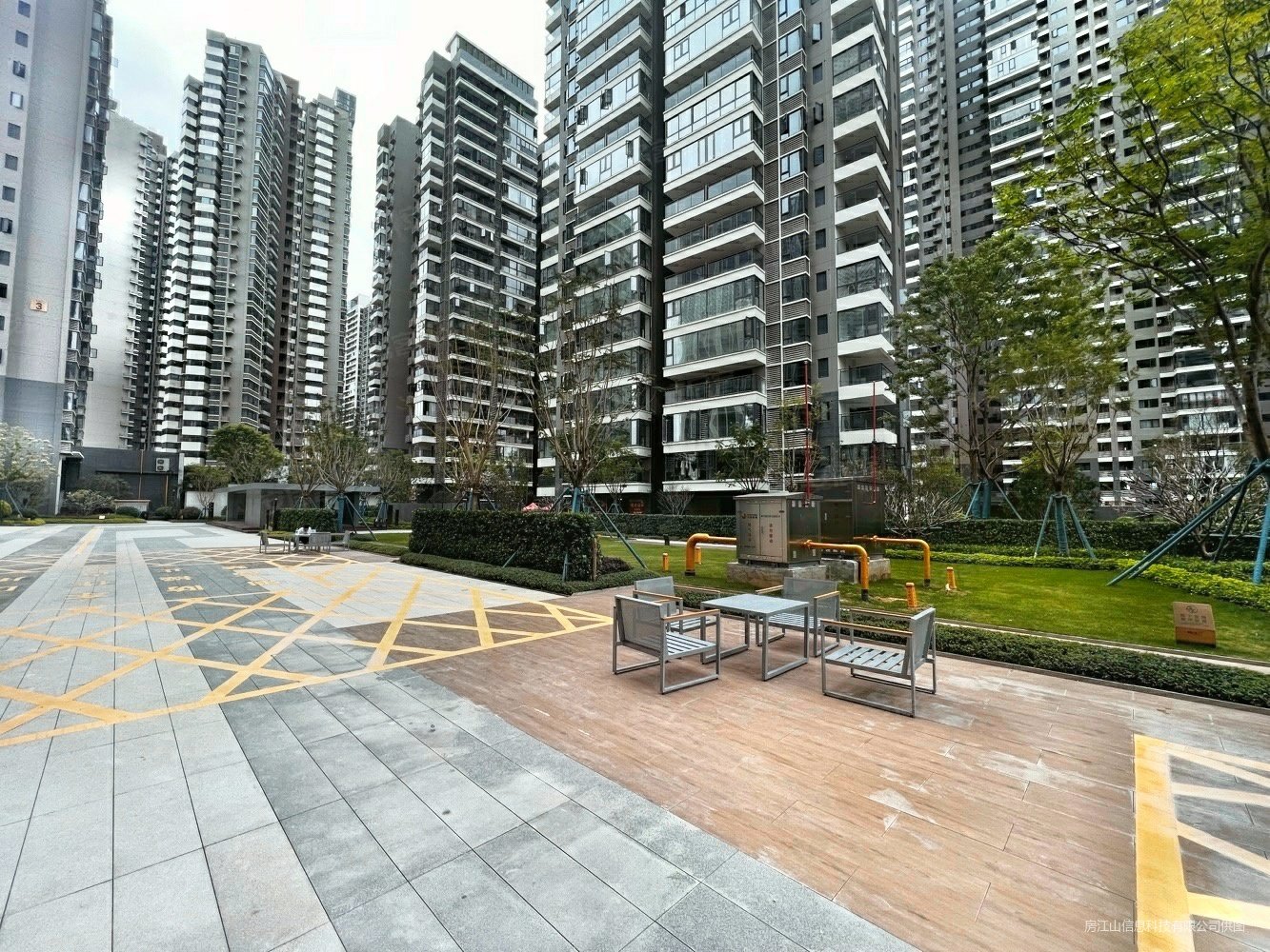 保利领秀广场4室2厅2卫113.14㎡南北125万