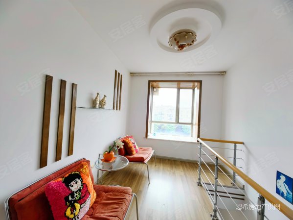 三中对面金翠湾顶楼复式180平126万5室