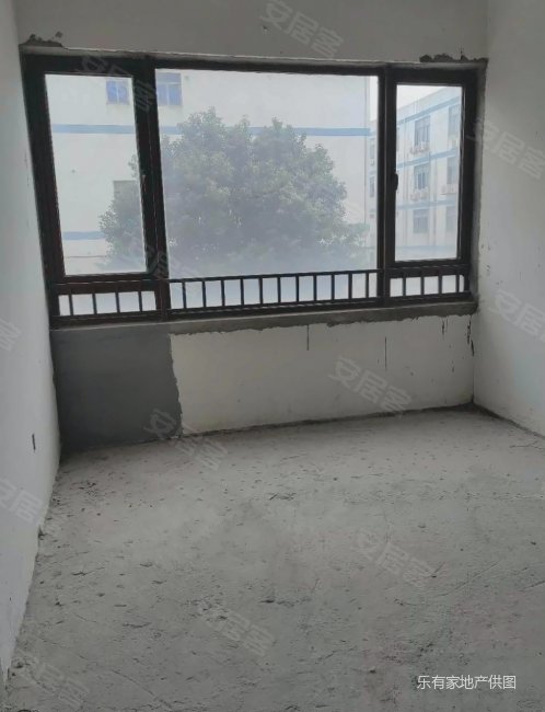 宝安怀德峰景自住装修客厅朝南落地窗