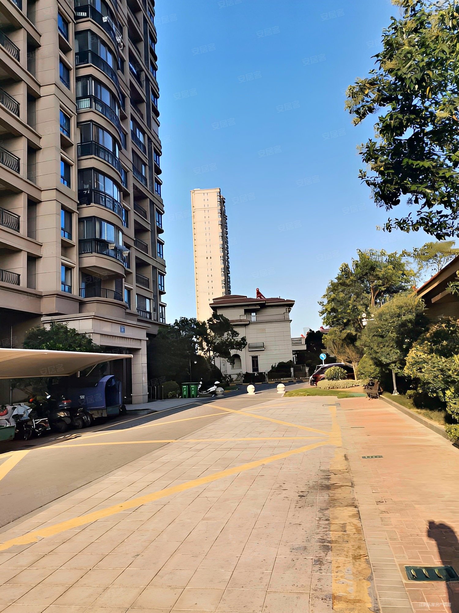 急售有车位新房毛坯房张家港吾悦广场暨阳湖旁