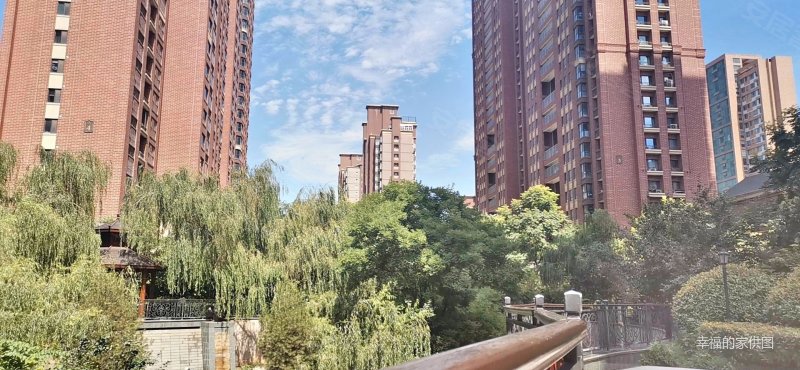 地铁口伟业公馆高层视野开阔,满二诚心卖价格可以大刀