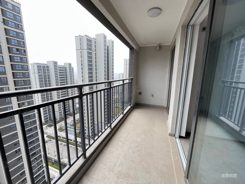 急售大学路美的天誉三室精装未住钥匙房