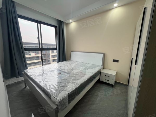 海宁斜桥镇斜桥融信澜庭斜桥地铁口，融信澜庭精装一室，燃气烧饭1米8大床，家电齐全。出租房源真实图片