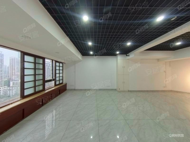 电梯房 商圈成熟 近地铁 出行方便 满五 南北通透,荔景大厦二手房,500