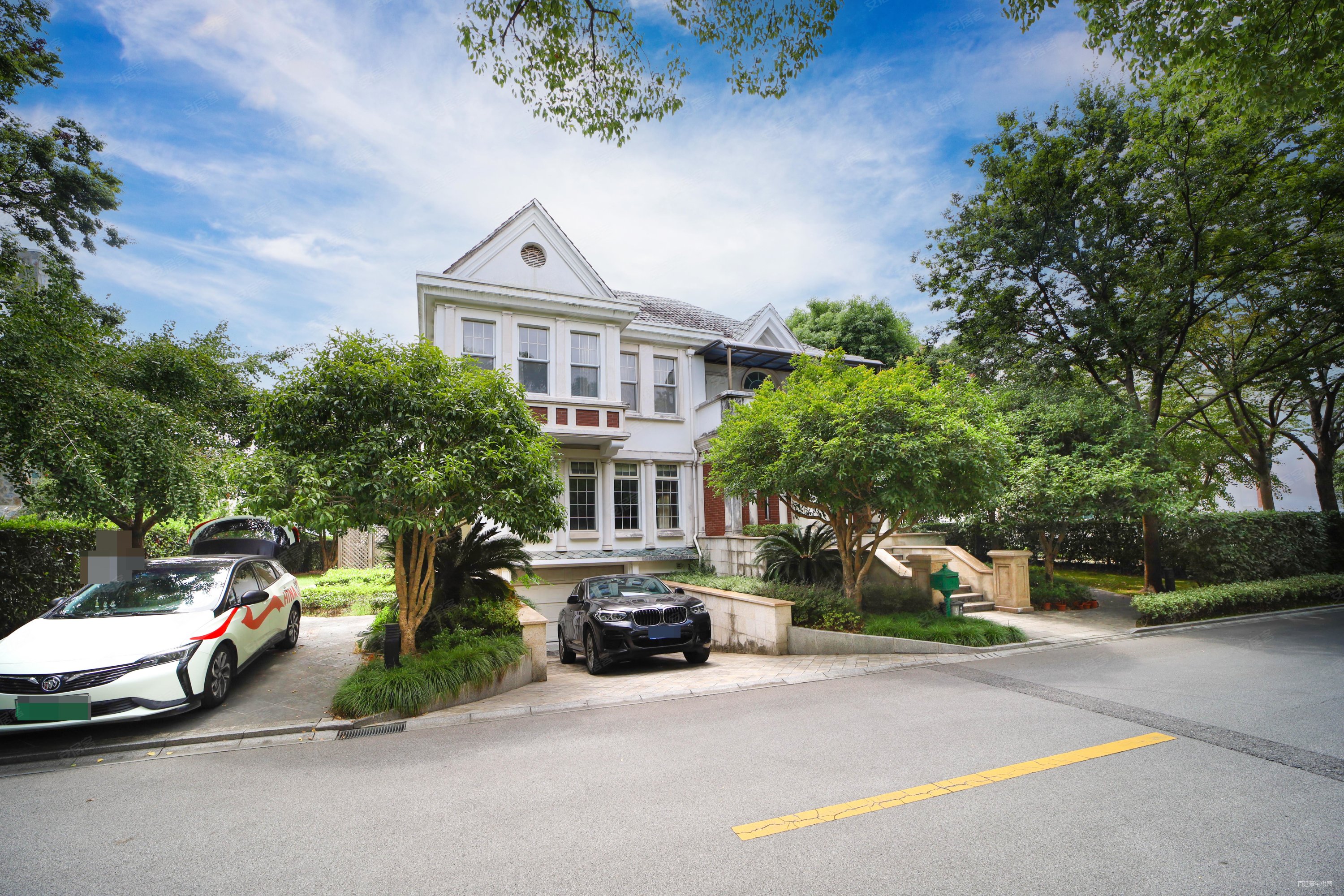 东郊花园(一期)4室2厅4卫501㎡南7500万