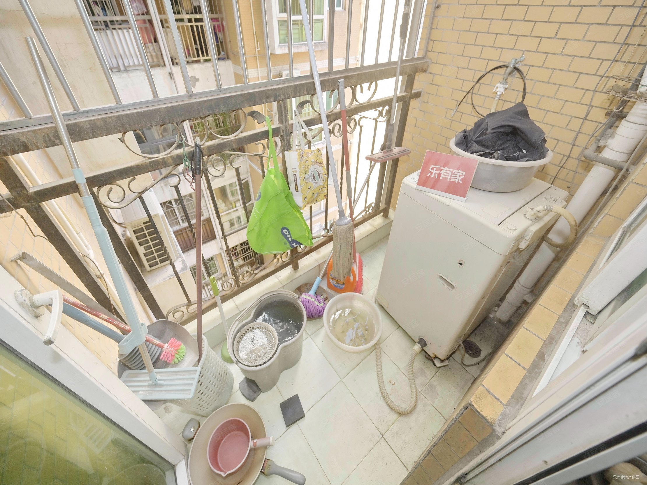 金叶茗苑3室2厅1卫95.96㎡西北402万