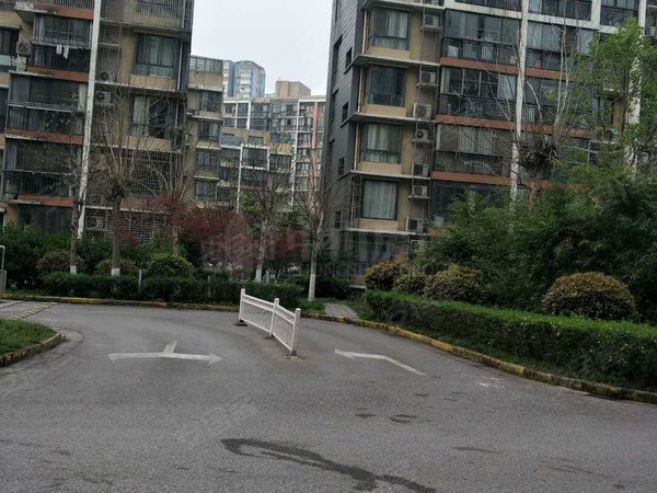 无锡梁溪山北城西花园白金汉爵对面 价位包车位 电梯精装 百乐对面