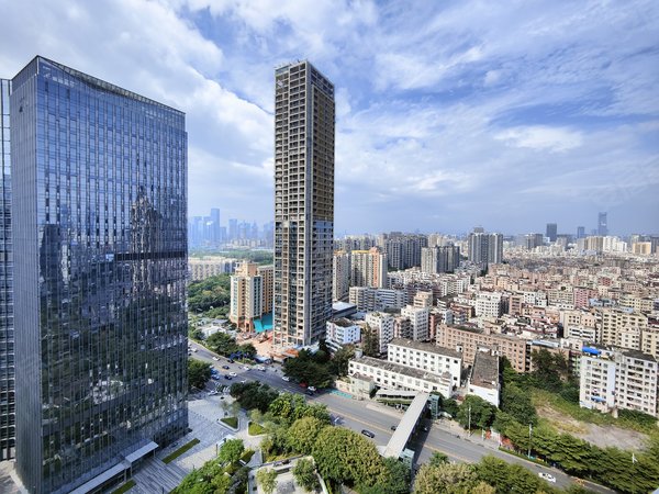 深圳南山前海远洋滨海大厦全新装修房子,去年交楼,可以短租,荔林地铁