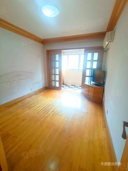 康馨花园(秦淮) 医疗配套成熟 中间楼层采光好 装修好