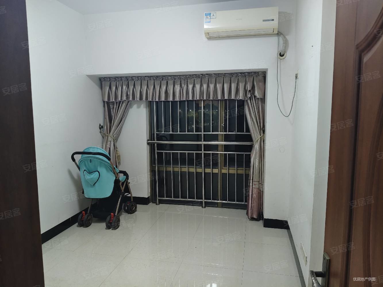 东湾桃花苑4室2厅2卫127.58㎡南北28.8万