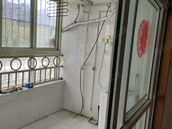 常春藤三室 ,出入方便,房源采光好,南北通透,业主诚意出,长清租房