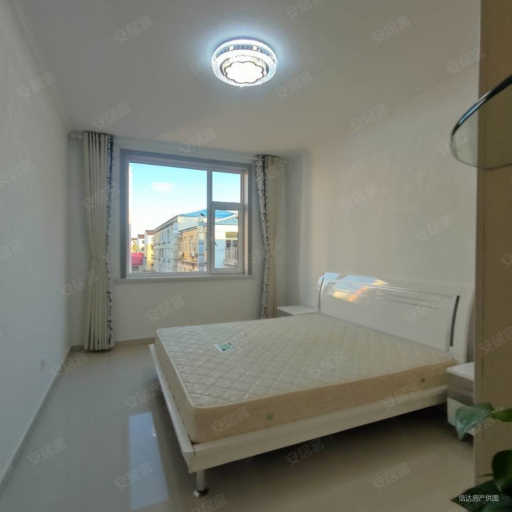 亿嘉名仕3室2厅1卫120㎡南北45万