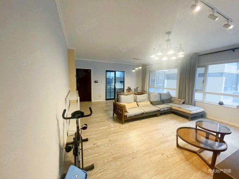 次新小区 保利爱尚里精装套三双卫 中间楼层冲朝南对中庭 满五