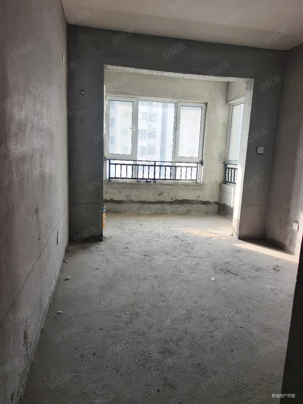 东方维也纳3室2厅2卫131㎡南北88万