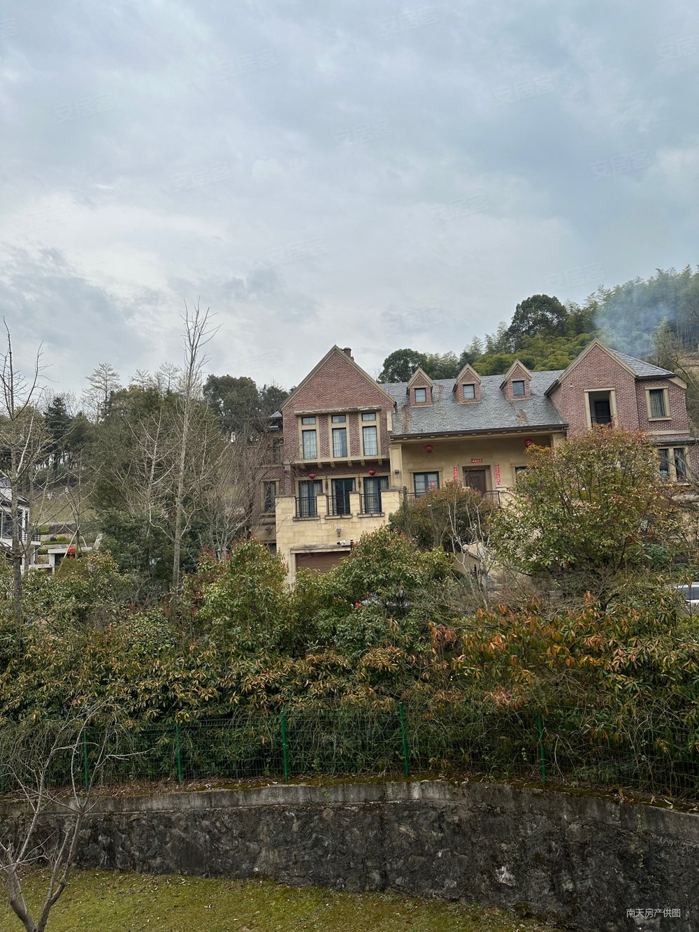 九龙湖畔独栋别墅中庭位置大花园英伦风格