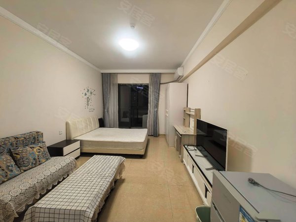 领秀公馆,家电家私齐全,周边环境生活配套设施完善!