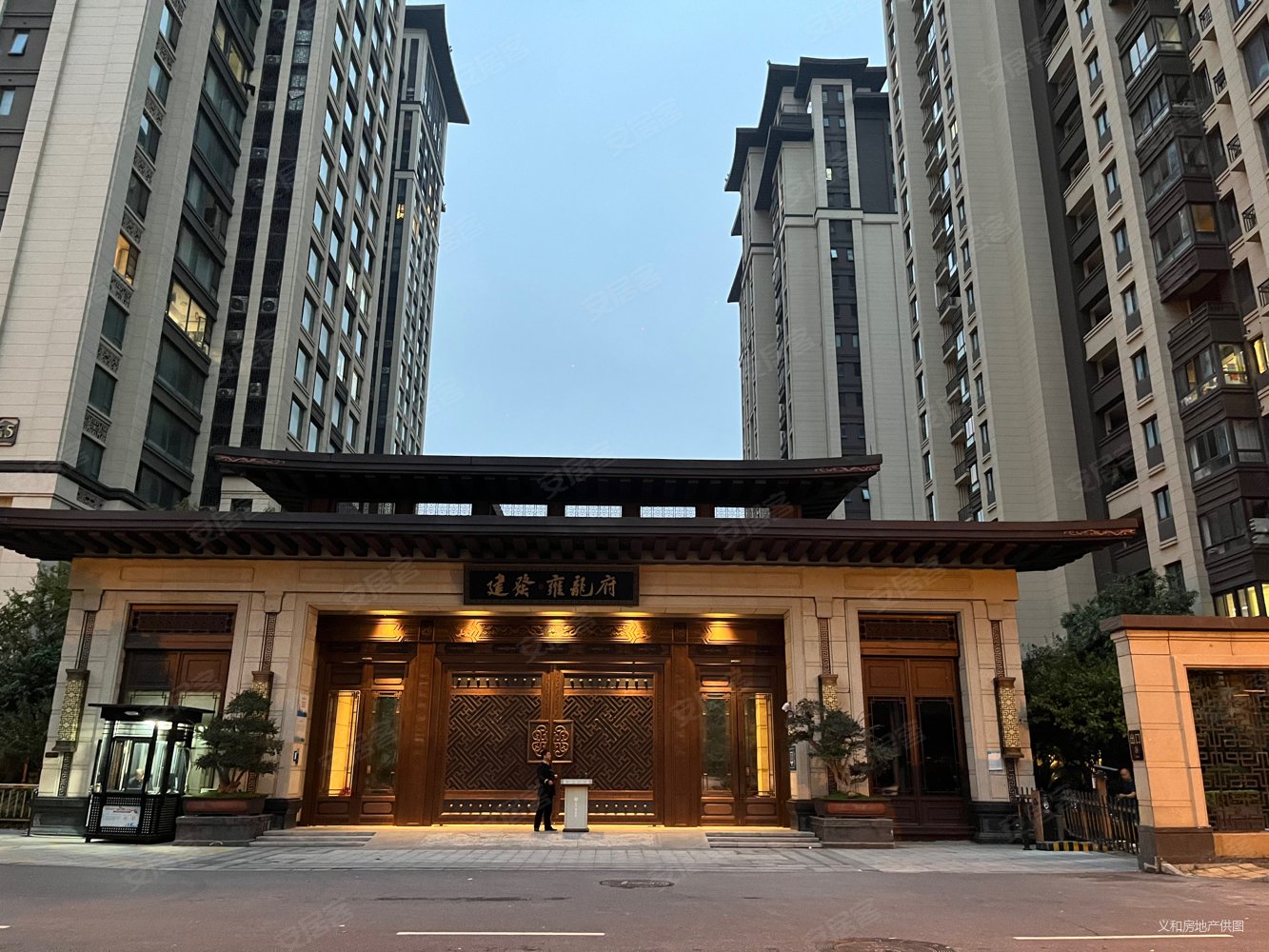 建发雍龙府(别墅)5室3厅4卫245㎡南北1200万