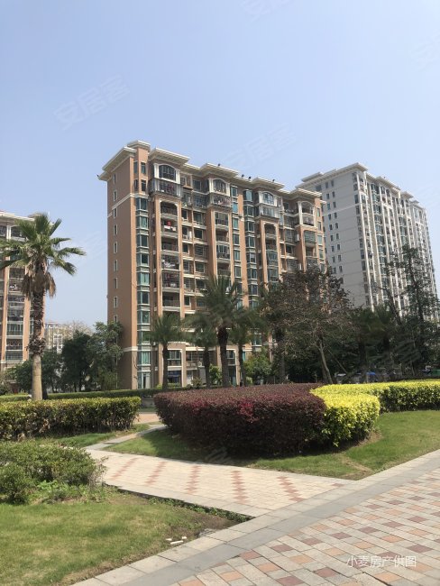 单价1.1万,端户中层 毛坯3房 2卫,东方名城 楼下地铁口