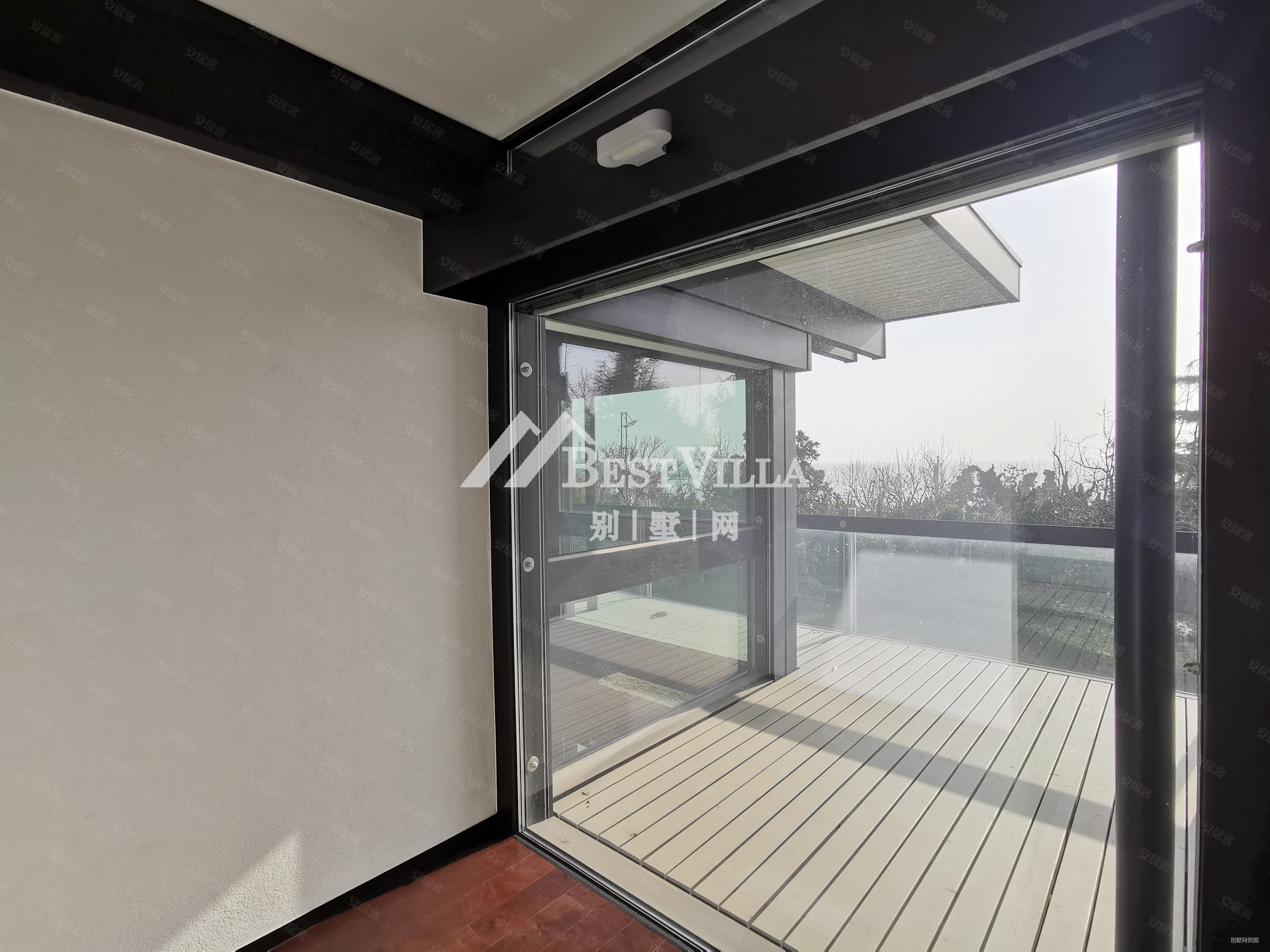 海信贺府 纯德国进口 占地1900平 带泳池 位置好方正大院,崂山海信