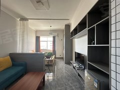 32号公寓，精装修带家具家电空调拎包入住，生活方便，可以季付