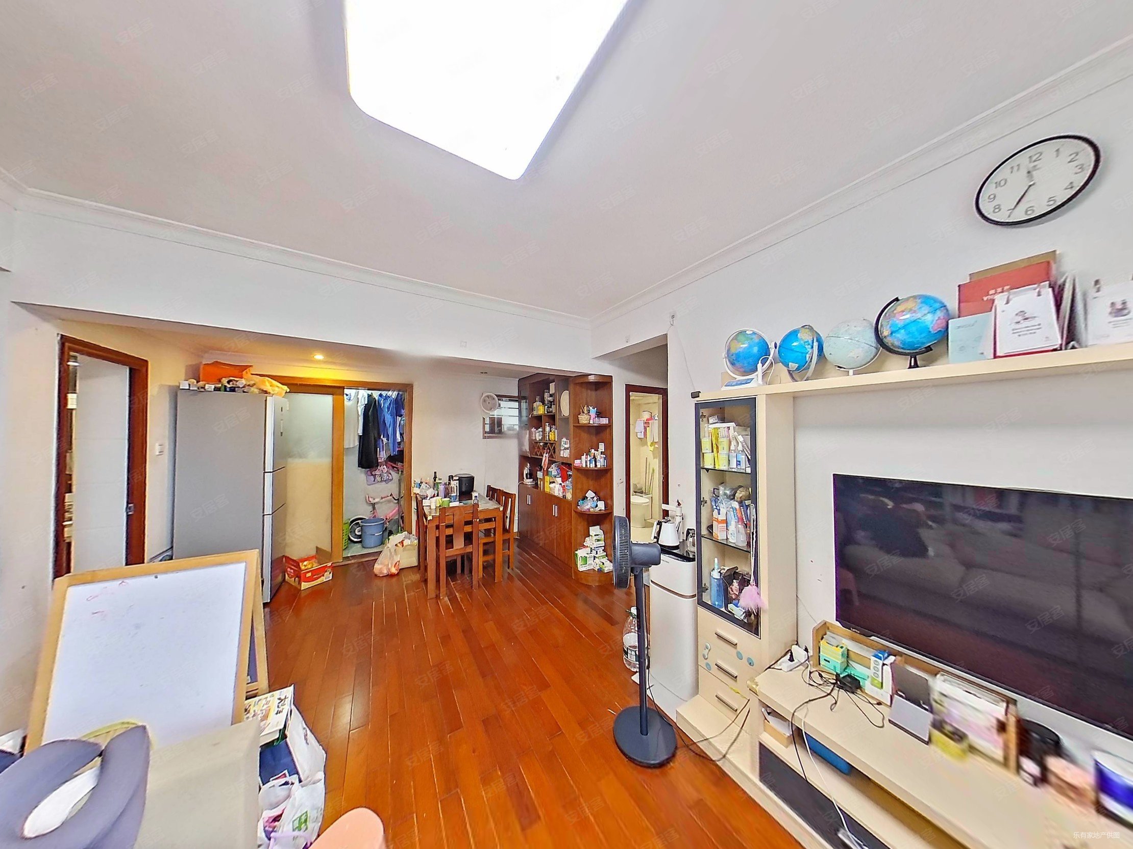 水榭花都旁,新上三房,5字头,看房随时方便,香景大厦二手房,650万,3室2