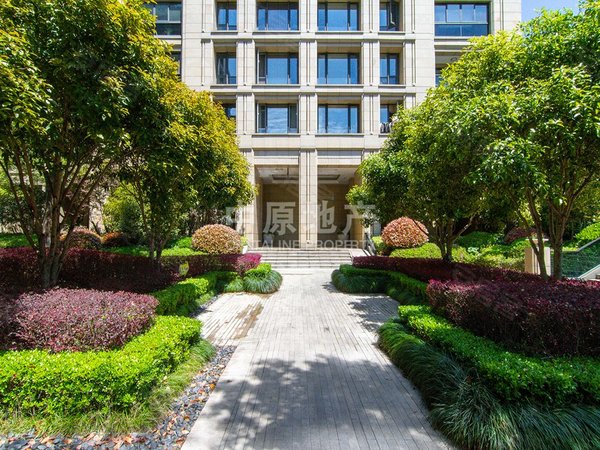 上海杨浦新江湾城九龙仓玺园(公寓住宅)豪华大平层,家居全配有车位!