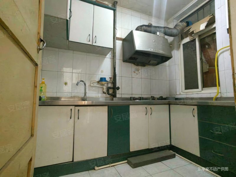 台东八路台东步行街4楼