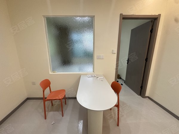 湖州安吉县递铺宁馨花园出租梅花岛旁宁馨花园 多套奶油风单身公寓独门独户 家电齐全出租房源真实图片