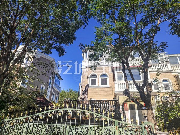 北京昌平北七家威尼斯花园精装联排四层地上三层地下一层,周围配套