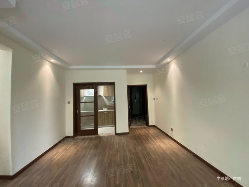 天鹅湖moma二期 交通便捷 刚需小三居 正规商品房 近医院