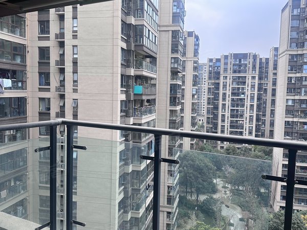 成都郫都犀浦万科城臻园可月付免押金,2号线百草路精装修套三双卫