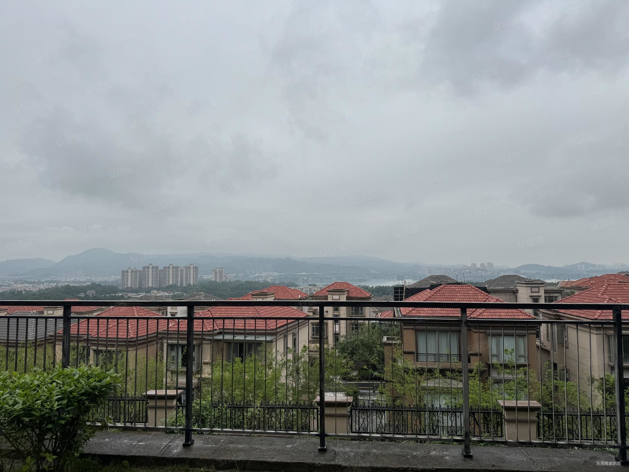 海逸豪庭御峰(别墅) 楼层好 高绿化 居住密度低 次新房