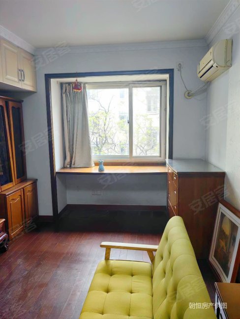 一品嘉园房龄新环境好三楼东边户得房率高诚心卖看房方便