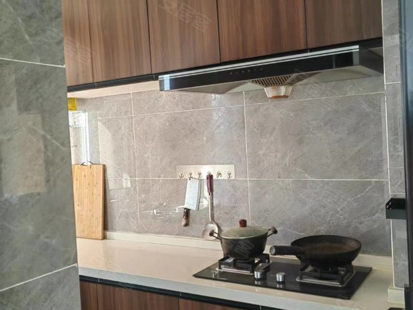 临沂临沭红石湖公园雷华阳光上城阳光上城 精装修 出租 看房方便靠近