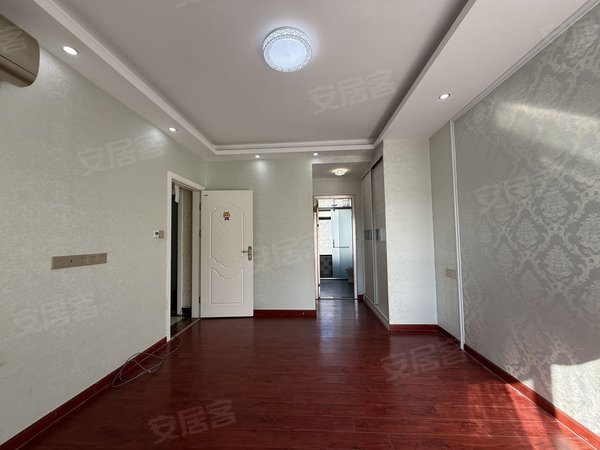 桂林七星玉满大酒楼信昌棠棣之华豪华欧式装修!七星万达商圈 品牌小区棠棣之华 六房大复式楼出租房源真实图片