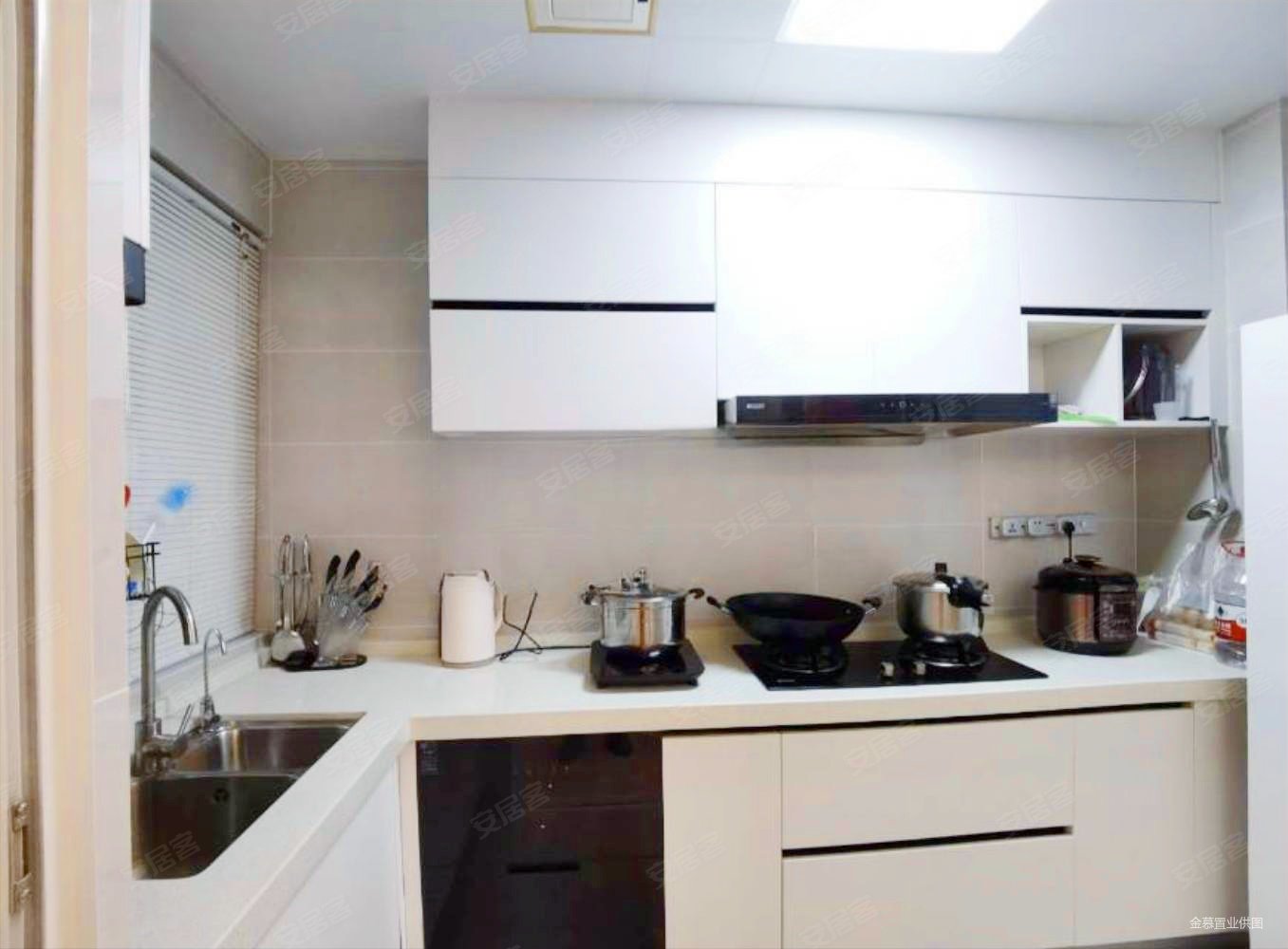 绿地中央广场3室2厅2卫122.69㎡南北145万