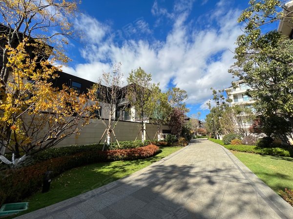 昆明官渡新螺蛳湾海东俊园(1期)建在公园里的别墅 俊发海东俊园 三层