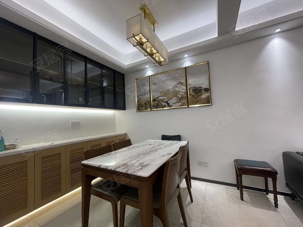 南昌西湖云飞路世纪朝阳中央城12月9日实拍，豪装中央城，房源齐全，随时看。近朝阳万达珠市出租房源真实图片