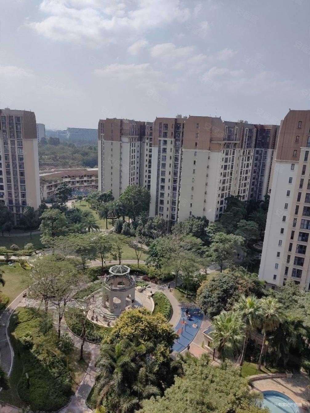 宝安怀德峰景自住装修客厅朝南落地窗