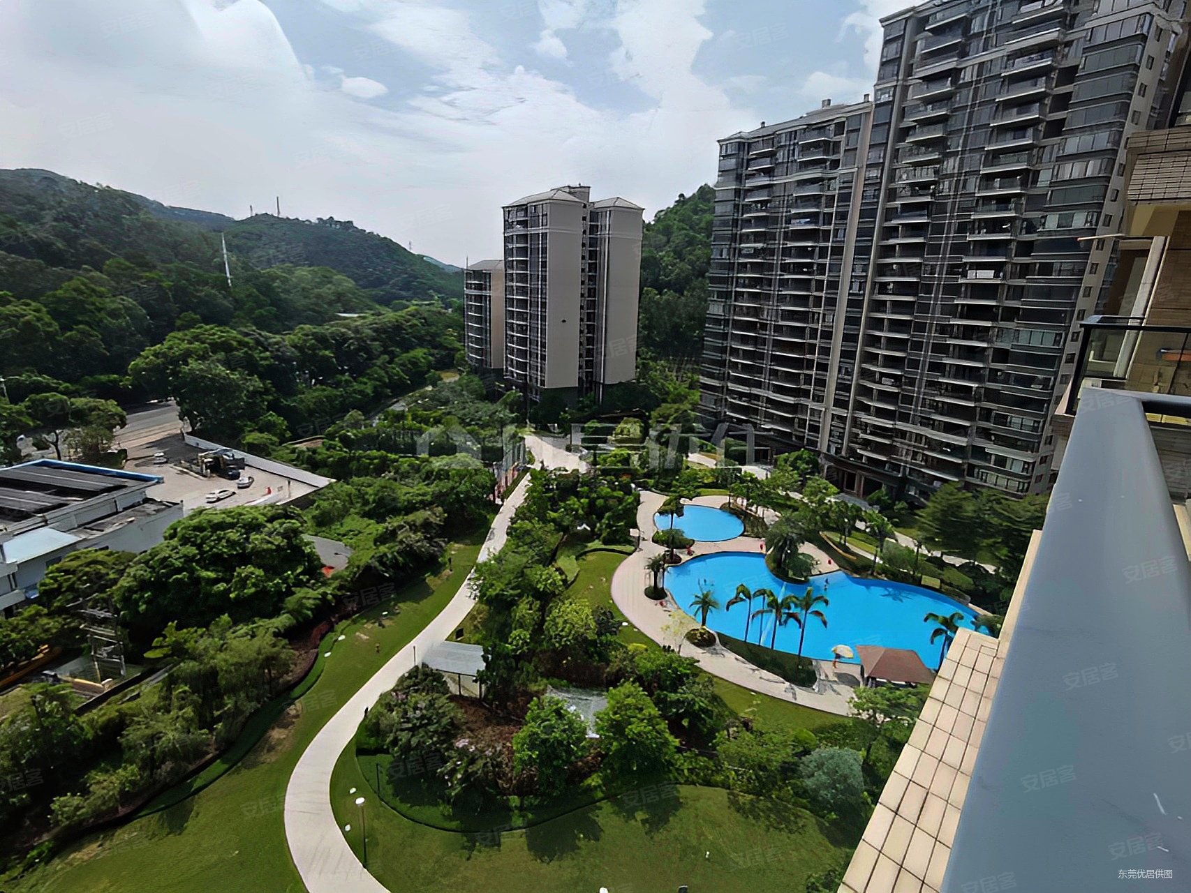 天骄御峰花园5室2厅4卫336㎡南2300万